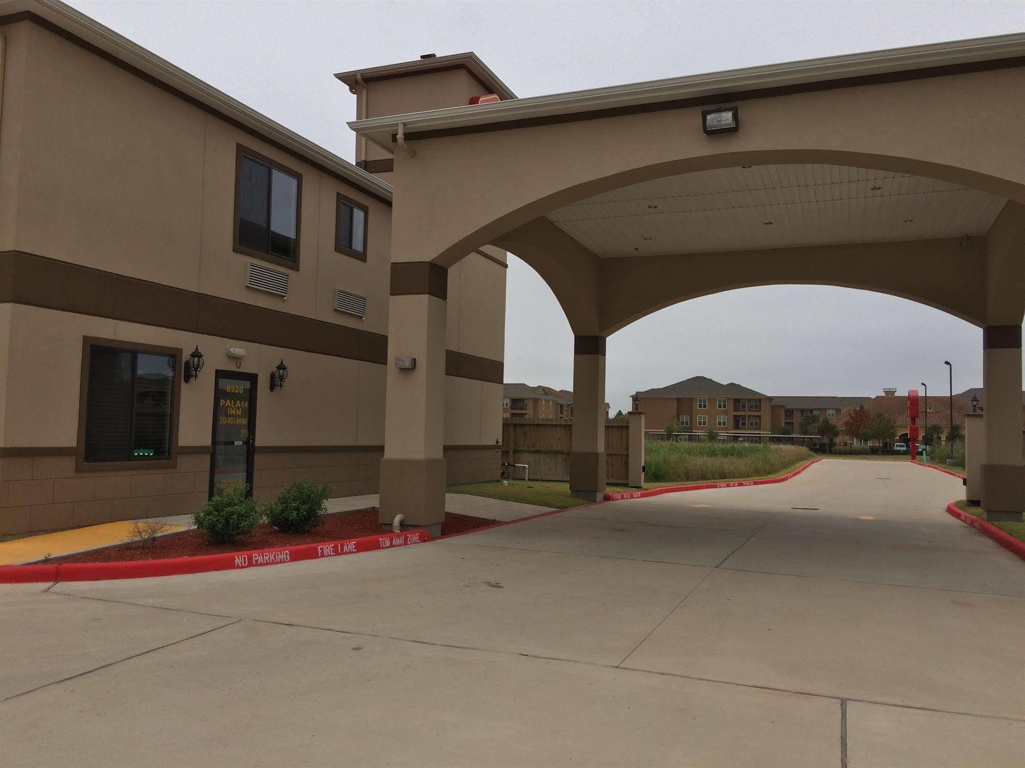 Palace Inn Sam Houston Race Park Exterior photo