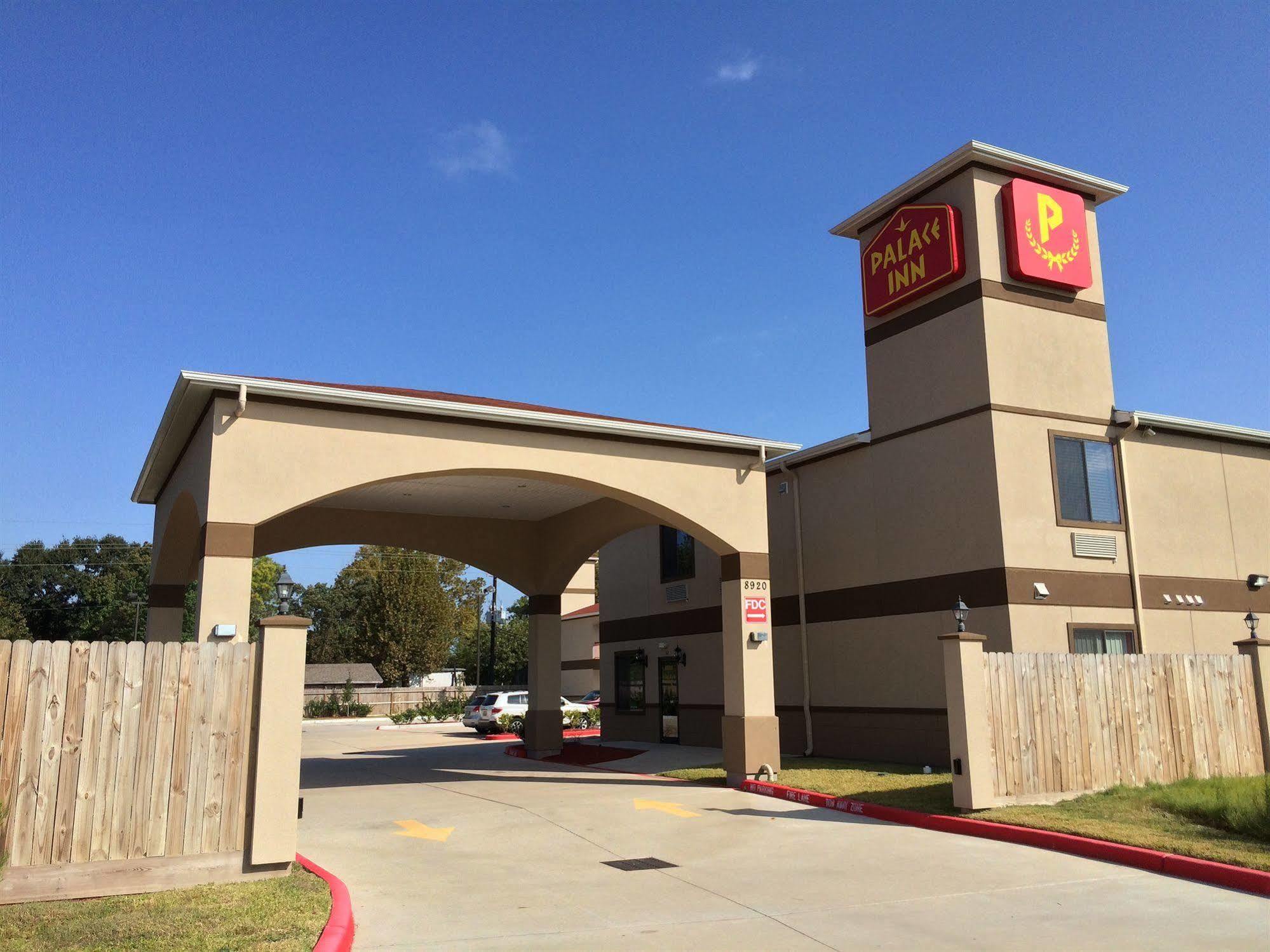 Palace Inn Sam Houston Race Park Exterior photo